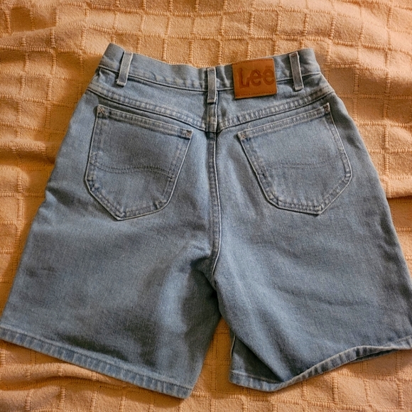 Lee 90s light wash shorts Size 6 Long (Juniors) - Picture 2 of 4